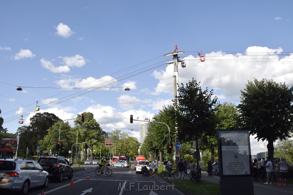 Koelner Seilbahn Gondel blieb haengen Koeln Linksrheinisch P369.JPG - Miklos Laubert